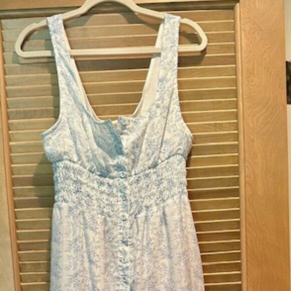 Urban Outfitters Dresses & Skirts - Urban Outfitters blue & white floral maxi dress with buttons - size Large
